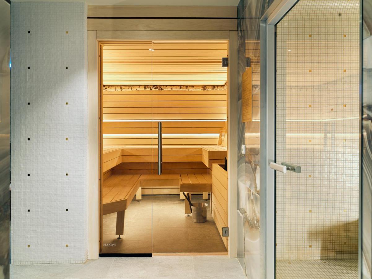 Juliana Hotel Brussels Exterior photo A modern Finnish sauna
