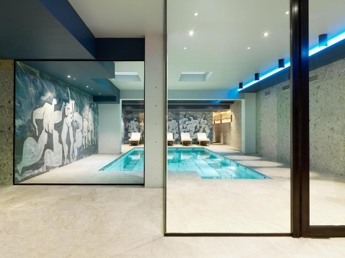 Juliana Hotel Brussels Exterior photo The swimming pool