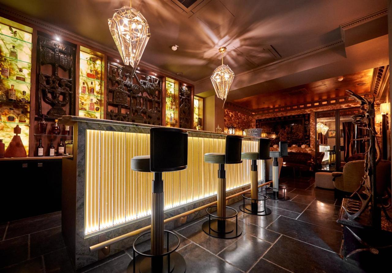 Juliana Hotel Brussels Exterior photo The bar at the Mandarin Oriental