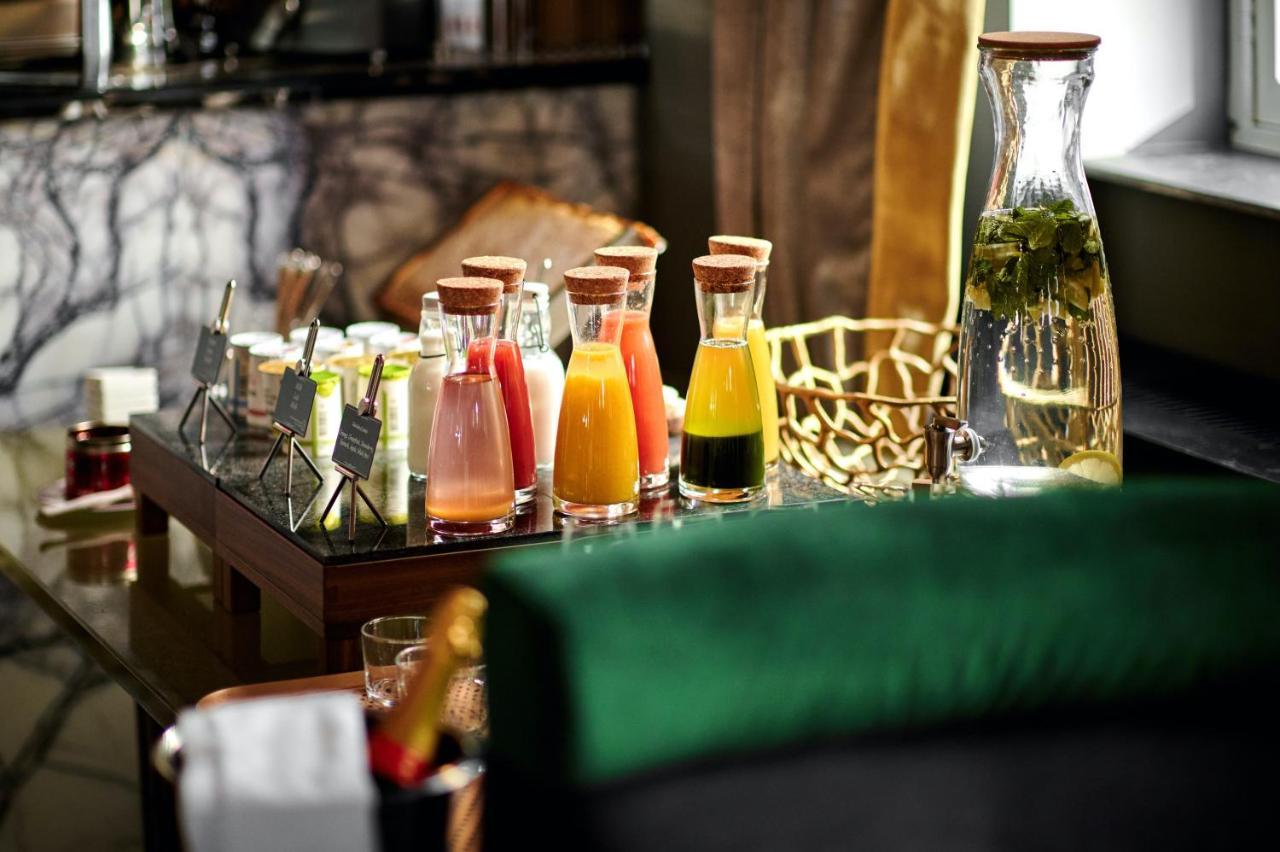 Juliana Hotel Brussels Exterior photo A selection of juices