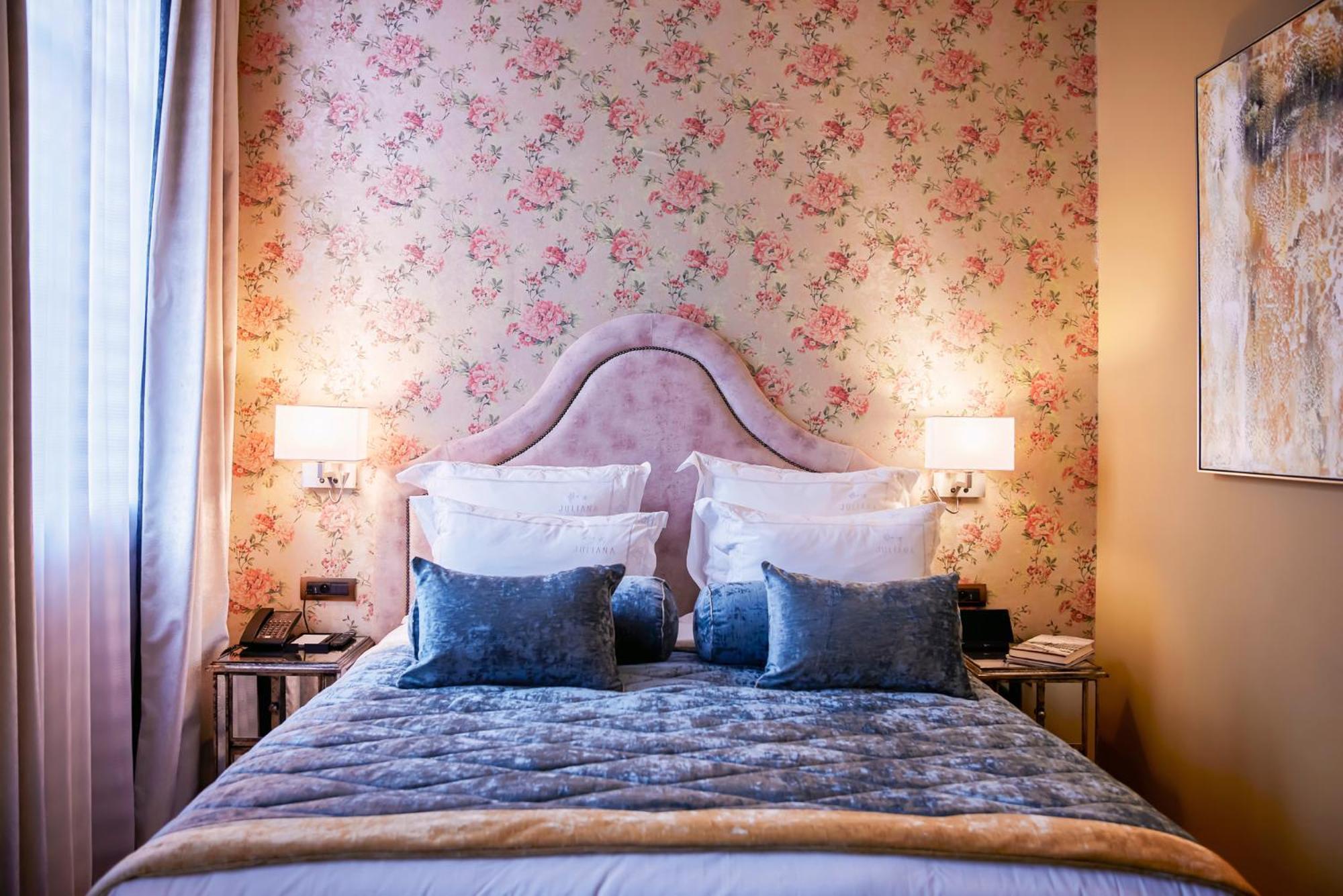 Juliana Hotel Brussels Exterior photo A bedroom at the hotel