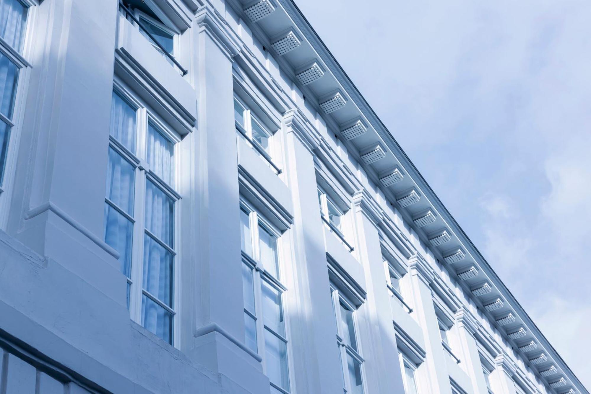 Juliana Hotel Brussels Exterior photo The facade of the building