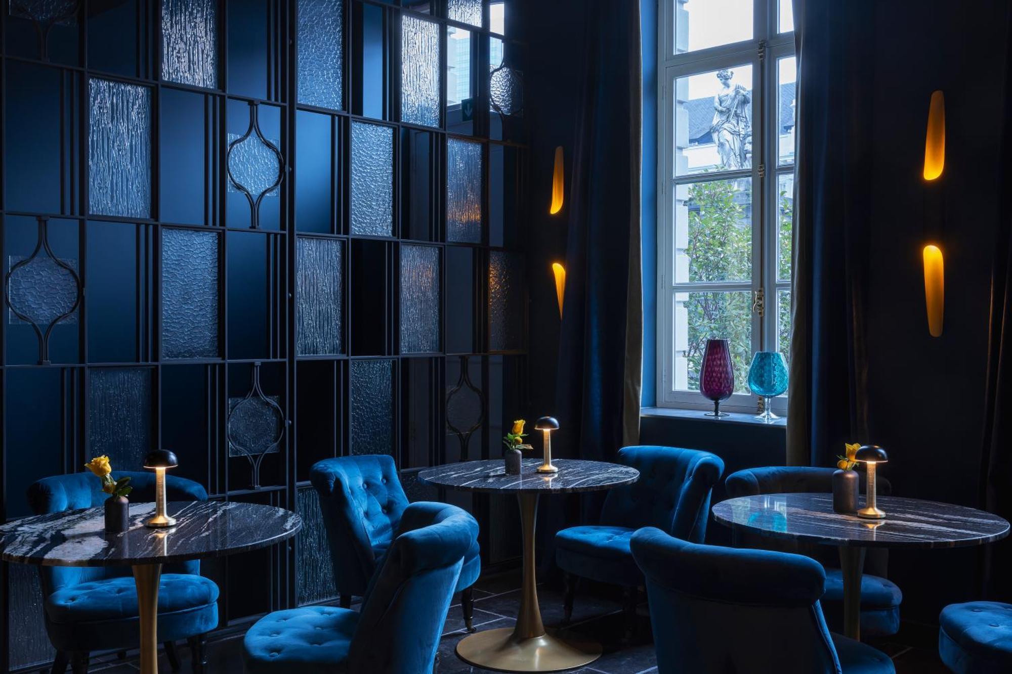 Juliana Hotel Brussels Exterior photo The Blue Bar