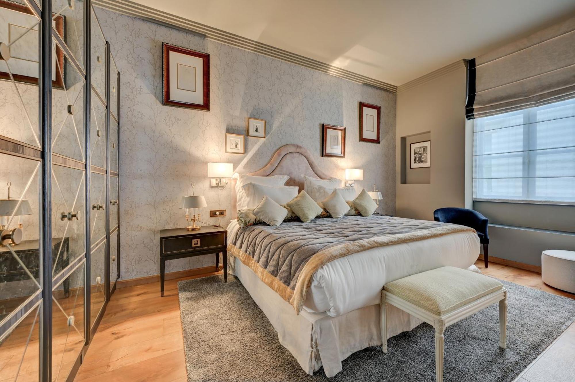 Juliana Hotel Brussels Room photo A bedroom at the Mandarin Oriental, Paris