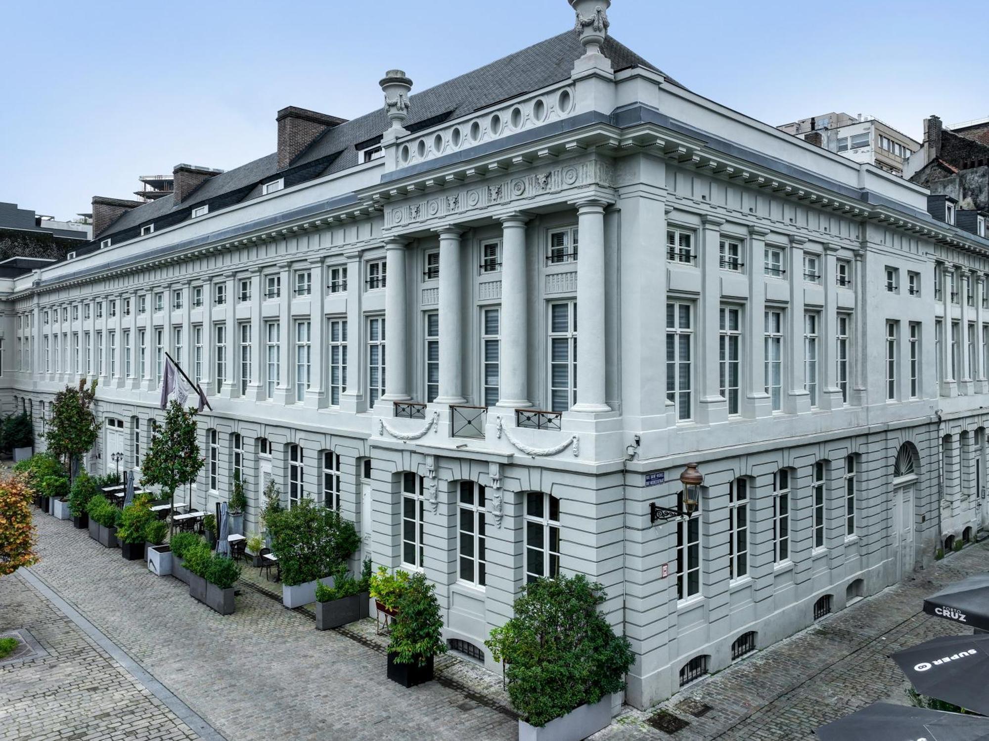 Juliana Hotel Brussels Exterior photo The former headquarters of the Belgian Bank of the Congo in Brussels